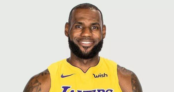 NBA打过人员的年纪排行榜（记录NBA历史上最年轻和最年长的球员，见证他们的辉煌）