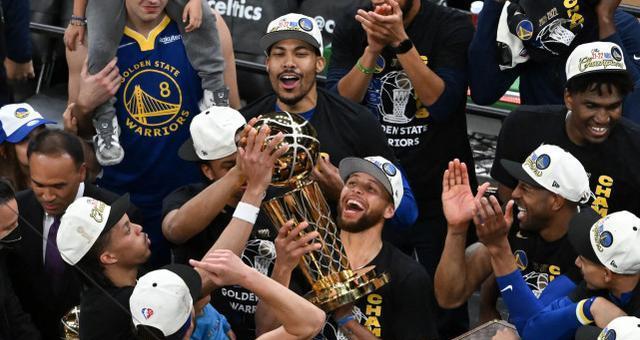 NBA球员总冠军排行榜（揭秘NBA历史上总冠军最多的球员以及他们的篮球传奇生涯）