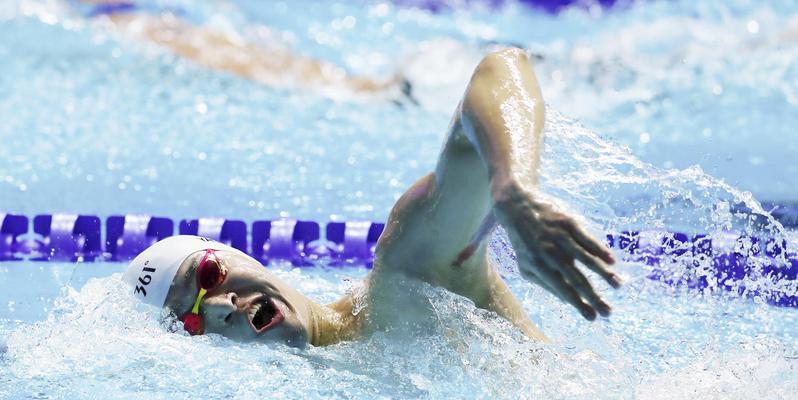 掌握游泳比赛50米自由泳的关键技巧（追求速度与效率的秘诀）