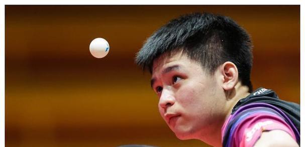 年轻小伙打乒乓球如何成为高手？（通过热情、训练和技巧，年轻人可以在乒乓球领域取得巨大进步！）