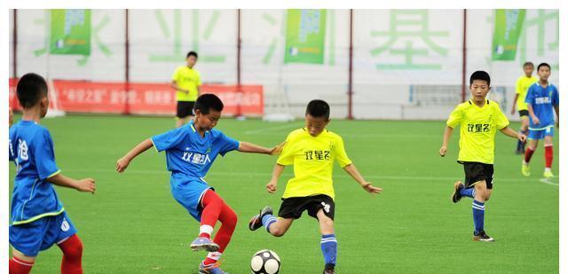 提高儿童足球技巧的有效方法（以踢足球为主题，帮助孩子们掌握关键技巧）