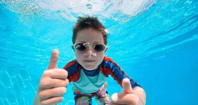 亲子游泳换气技巧（让你的孩子成为水中小达人，享受游泳的乐趣）