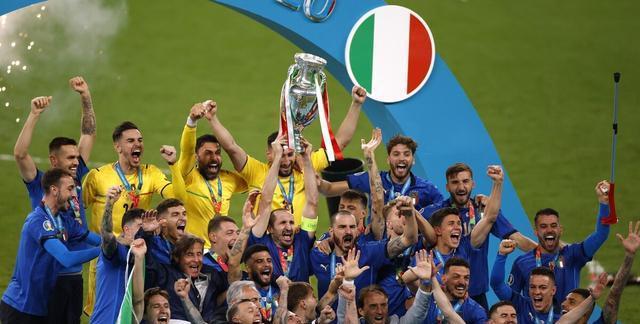 历史欧洲杯和世界杯冠军名单的辉煌历程（回顾欧洲杯和世界杯的历史胜者，见证足球传奇）