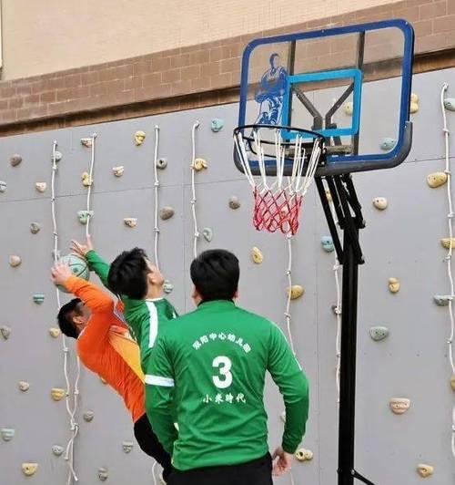 3V3篮球进球后，防守方是否可以抢球？（解析篮球比赛中进球后的防守策略与技巧）
