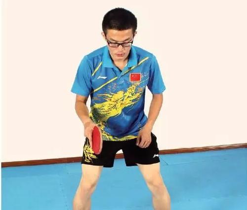如何成为乒乓球高手——接球技巧大揭秘（打破接球瓶颈，掌握乒乓球接球技巧，向高手迈进）