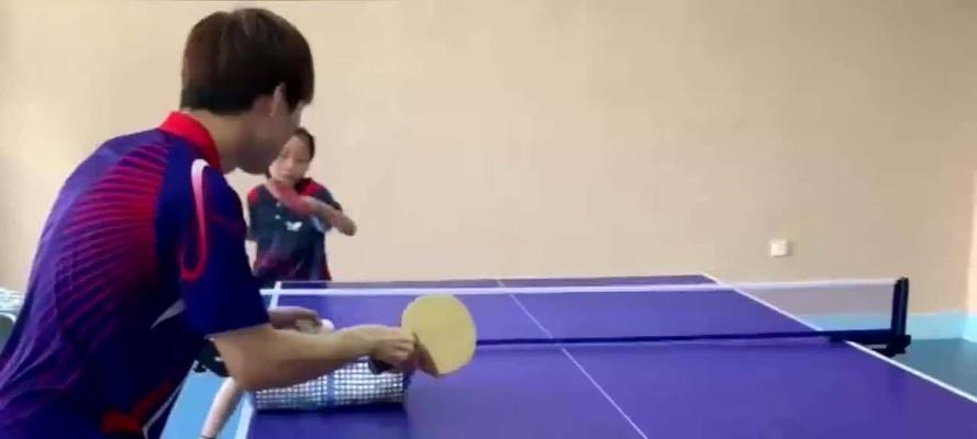 左手发球技巧，成为乒乓球高手的关键（掌握左手发球的窍门，提升你的竞技水平）