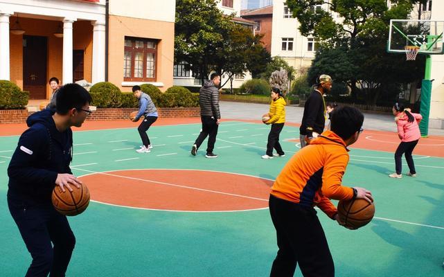 篮球班防守训练方法（关键技术、战术和训练计划）