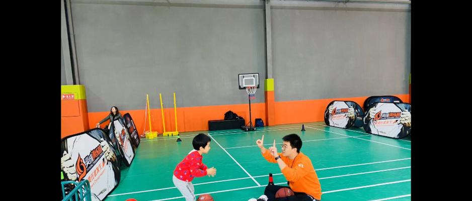 小孩子如何提升篮球防守能力（从基本技巧到战术意识，打造坚实的篮球防守基础）