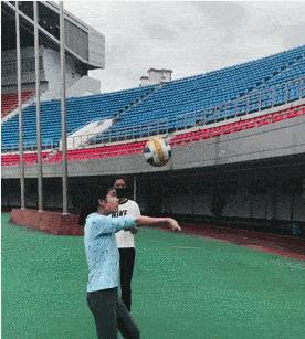 如何正确进行排球双手正面垫球动作（掌握正确的动作要领，提高排球垫球技巧）