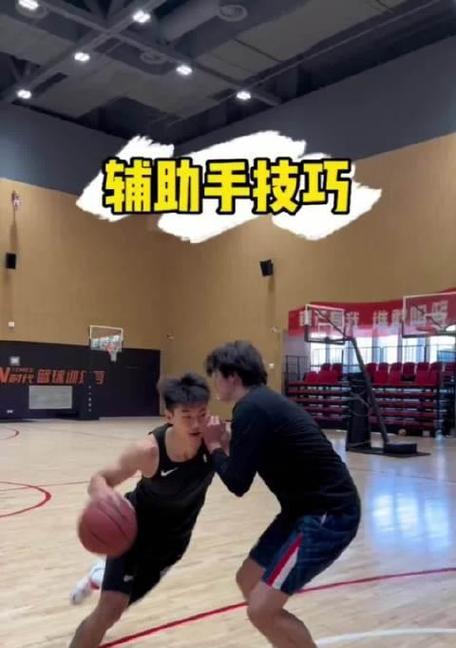 篮球防守技巧之一步过门攻防对决（轻松应对对手的一步过门，提高篮球防守水平）