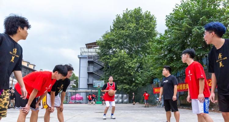 篮球赛中不可忽视的防守位置（探究篮球赛中最重要的防守位置以及其关键要素）