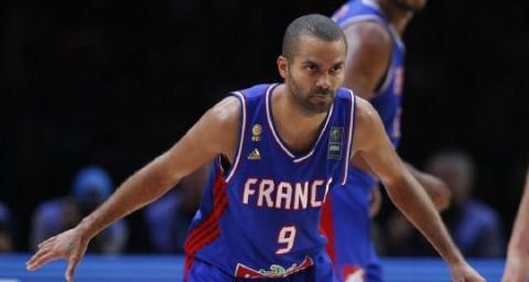FIBA篮球中的防守干扰球技巧（在比赛中掌握干扰对手的关键技术）
