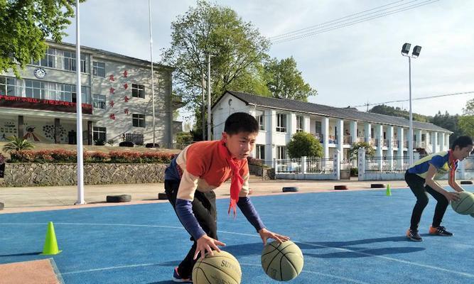少年打篮球防守基础训练方法（助你提升篮球防守水平，成为出色的球员）