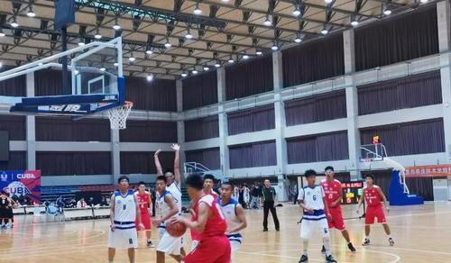 大学篮球队的防守训练方法（构建坚实的篮球防守体系，提升比赛胜率）