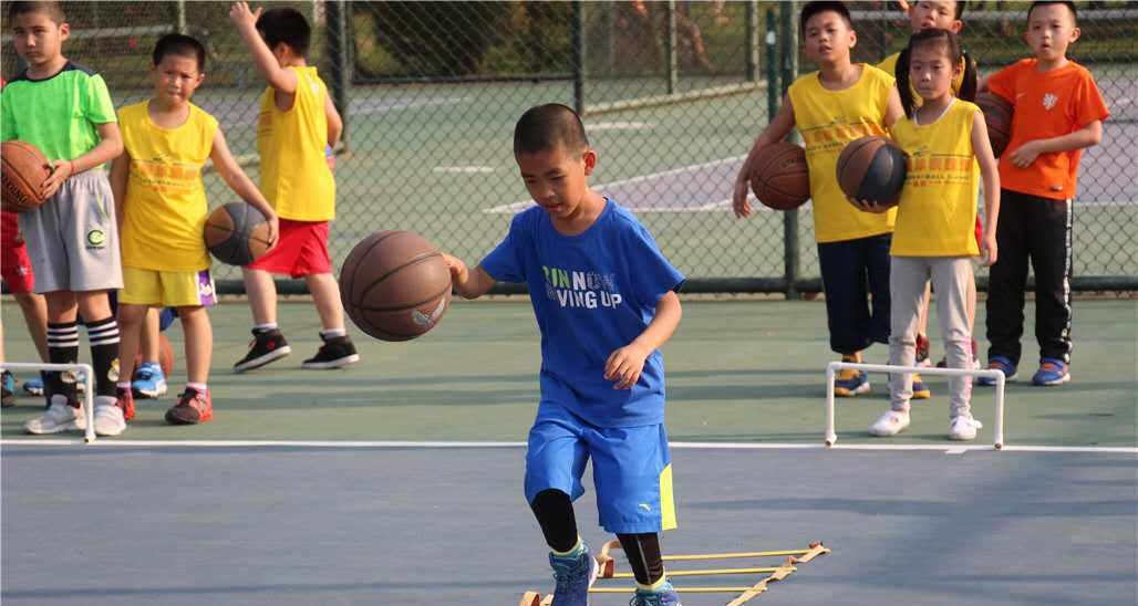 小学生篮球实用训练（打造小篮球防守高手，助力球队胜利）
