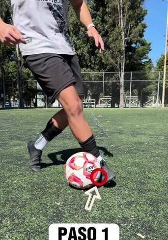 初中足球过人技巧指南（从零起步，轻松掌握足球过人技巧）