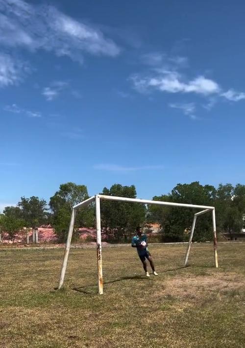 足球边路过人技巧教学（提升足球技巧，驰骋边路的秘籍）