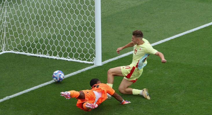 足球过人技巧双扣的精髓（揭秘足球技巧双扣的关键技术，提升你的比赛实力！）