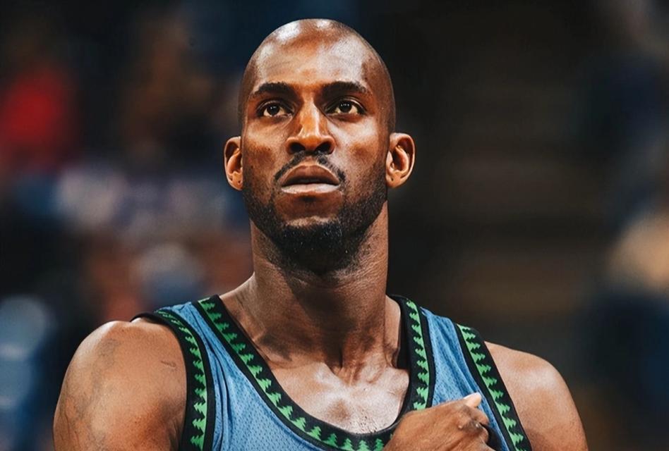 NBA历代大前锋排行榜——传奇巨星的辉煌时刻（探索NBA历史上最杰出的前锋球员及其壮举）